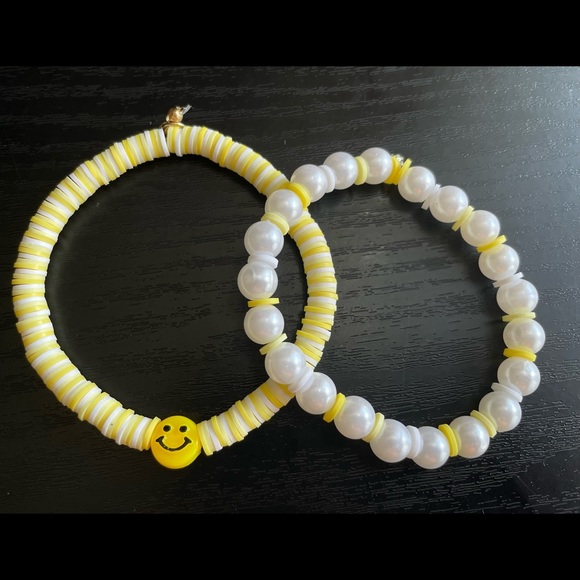 unbranded Jewelry - 4/$15 New Heishi Clay Stretch Bracelet Bundle Yellow White Smiley Face Sunnyside